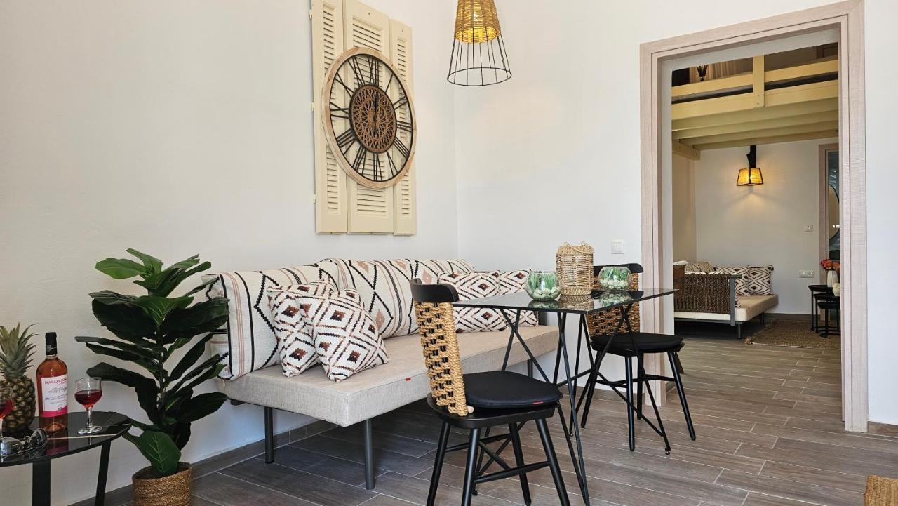 Plaka Philoxenia Apartments 외부 사진