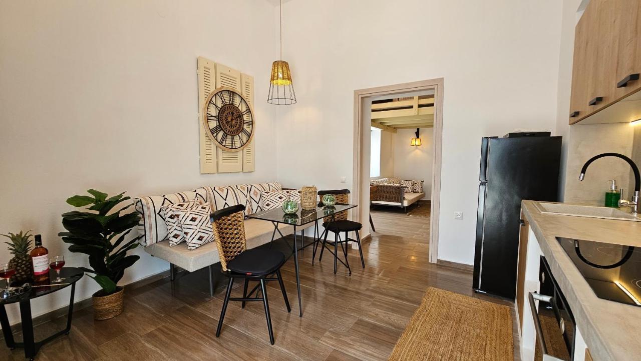 Plaka Philoxenia Apartments 외부 사진